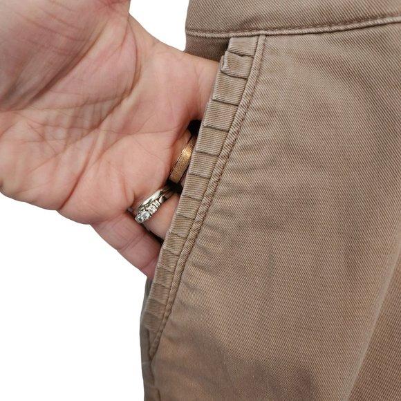 Lane Bryant Womens Dark Khaki/Light Brown 5" Inseam Shorts with Pocket Detail Si - Picture 3 of 5